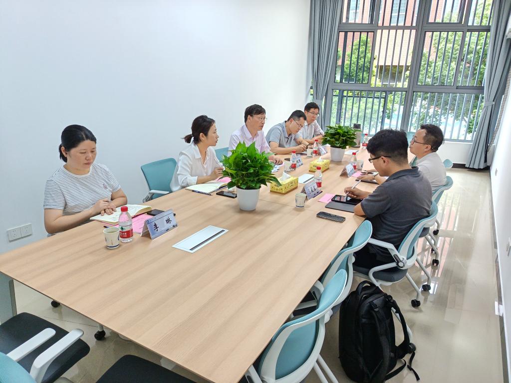 中国南方电网有限责任公司超高压运输电公司曲靖局一行来学院调研交流