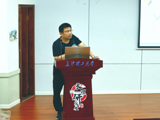 问鼎在线外国语学院：译中华美德，倡清廉长理
